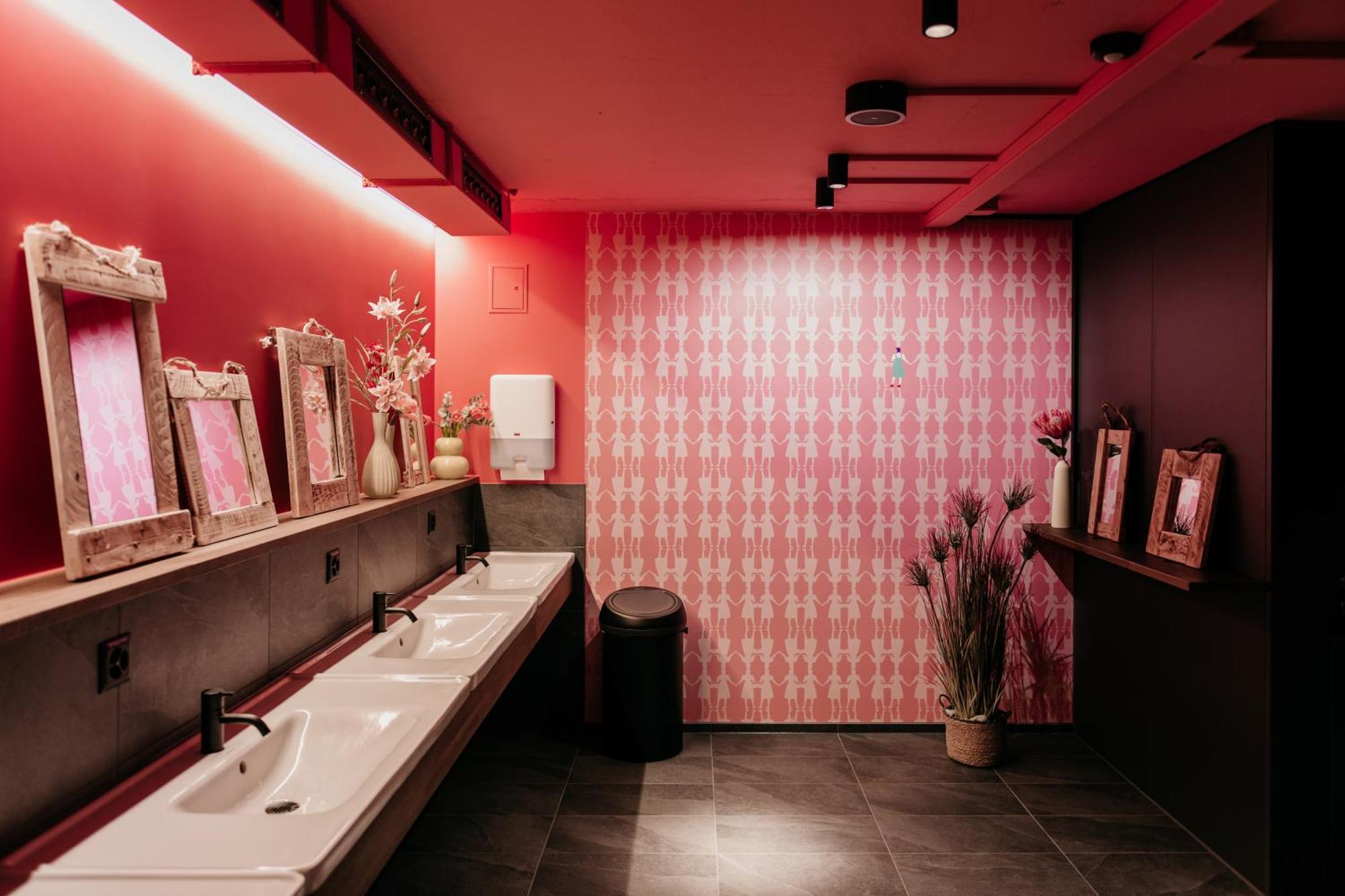 Capsule Hotel - Lucerne Old Town Ngoại thất bức ảnh