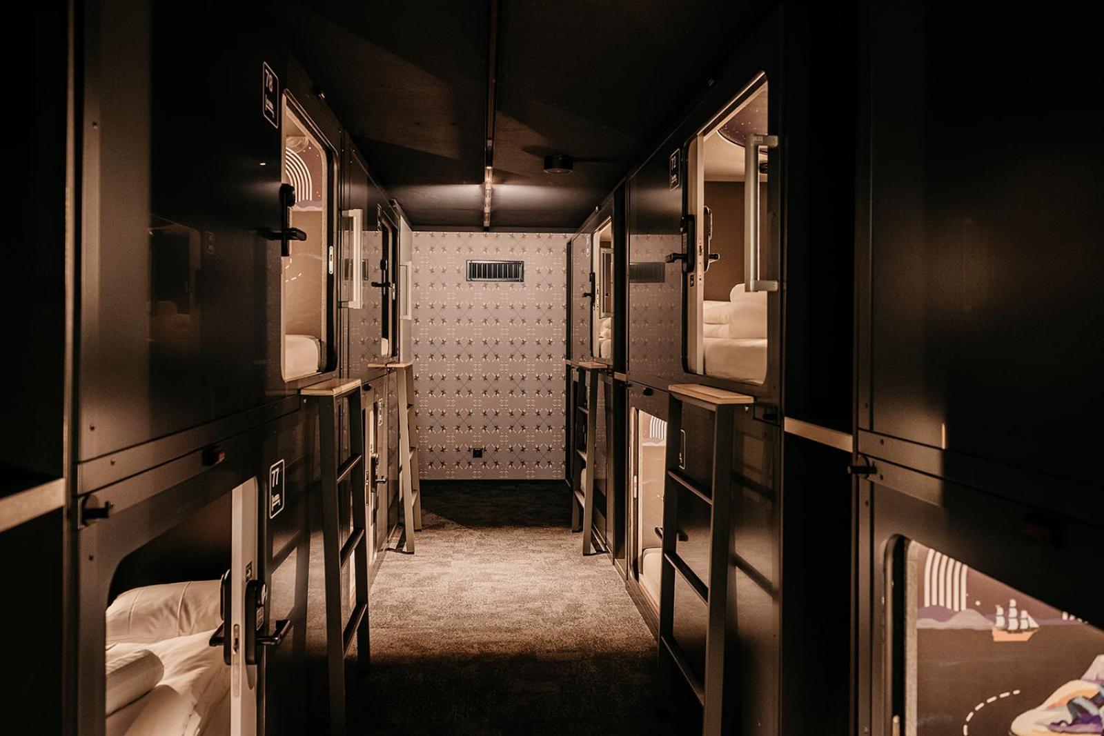 Capsule Hotel - Lucerne Old Town Ngoại thất bức ảnh